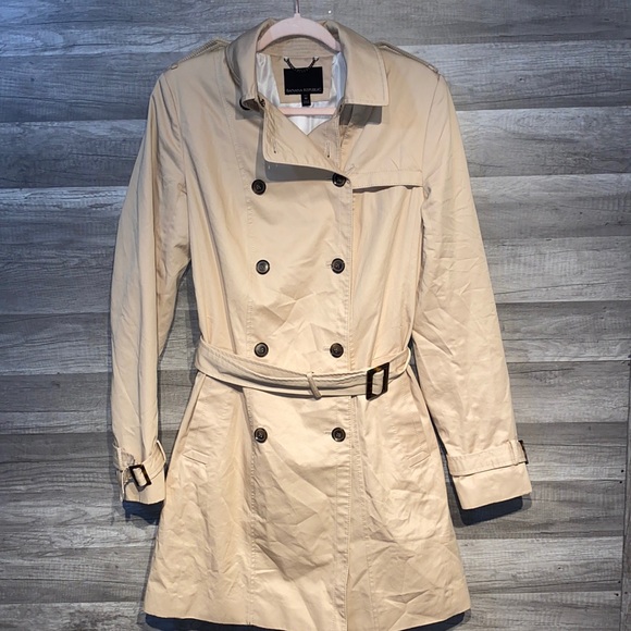 Banana Republic Jackets & Blazers - Banana Republic Classic Trench Coat • Size M • Tailored Double-Breasted